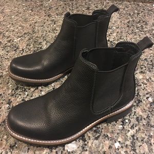 Ecco Chelsea boots